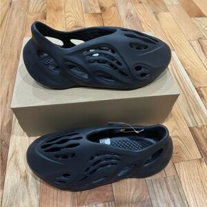 NEW Yeezy Adidas  Foam Runner Onyx Size 14 Men